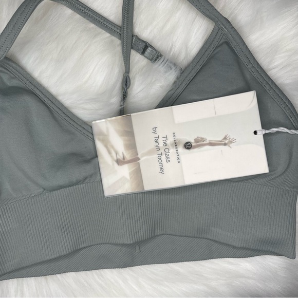 NWT lululemon awakening bra early gray with pads size 4 XS sport’s bra top taryn - Picture 5 of 7